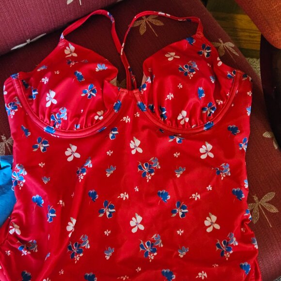 Women's Tankini Bathing Suit - NWT / never tried on or worn - Picture 1 of 6